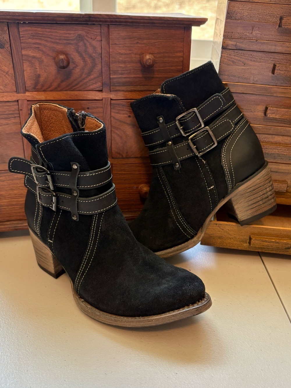 Freebird Shiloh Black Suede Ankle Booties
Size 7 - Picture 2 of 9
